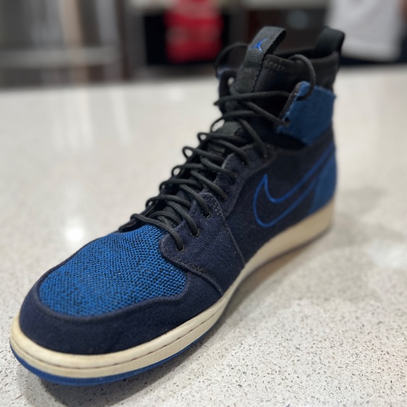 Air Jordan 1 Retro High OG 'Ultra Royal' - Picture 5 of 6